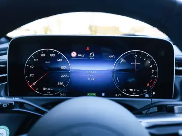 MERCEDES-BENZ E 300 e T AMG Sport AHK Distr. LED Navi