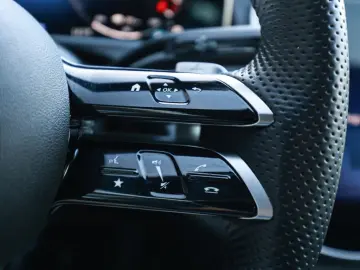 MERCEDES-BENZ E 300 e T AMG Sport AHK Distr. LED Navi