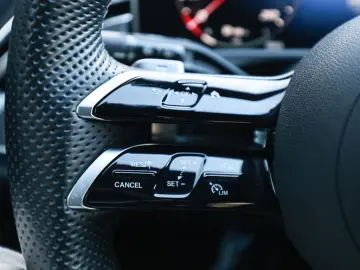 MERCEDES-BENZ E 300 e T AMG Sport AHK Distr. LED Navi