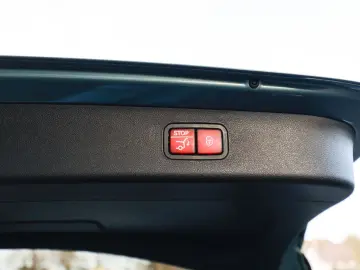 MERCEDES-BENZ E 300 e T AMG Sport AHK Distr. LED Navi