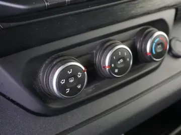 RENAULT TRAFIC 2.0 Blue dCi 110CP L1 Life