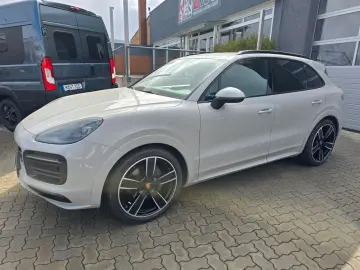 PORSCHE Cayenne Platinum Edition