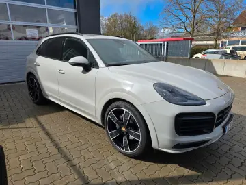PORSCHE Cayenne Platinum Edition