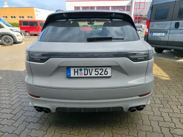 PORSCHE Cayenne Platinum Edition