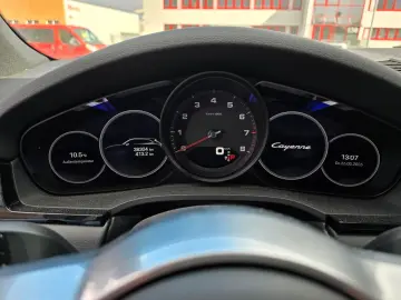 PORSCHE Cayenne Platinum Edition