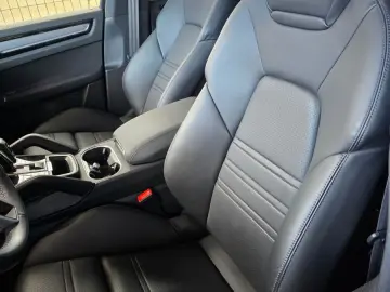 PORSCHE Cayenne Platinum Edition