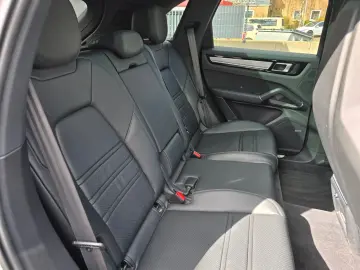 PORSCHE Cayenne Platinum Edition