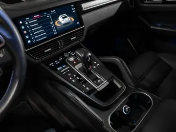 PORSCHE Cayenne Coupe Platinum Edition Burmester HeadUp