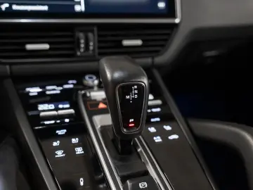 PORSCHE Cayenne Coupe Platinum Edition Burmester HeadUp