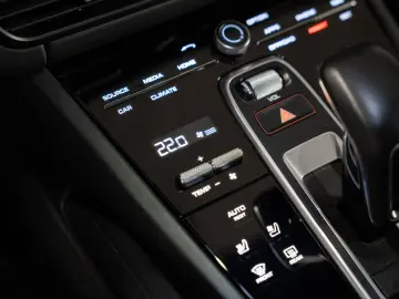 PORSCHE Cayenne Coupe Platinum Edition Burmester HeadUp