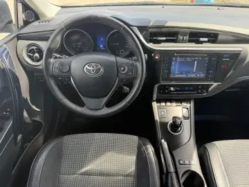 Toyota Auris Touring Sports Business