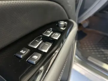 KGM SsangYong Rexton Club  2.2 e-XDI 202 CP A8 4x4 - Garanti