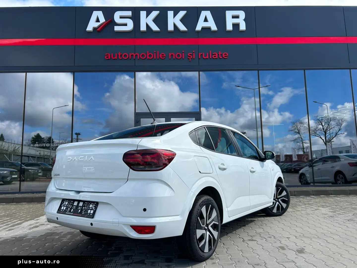 Dacia Logan ECO-G 100 MT6 Expression 2025