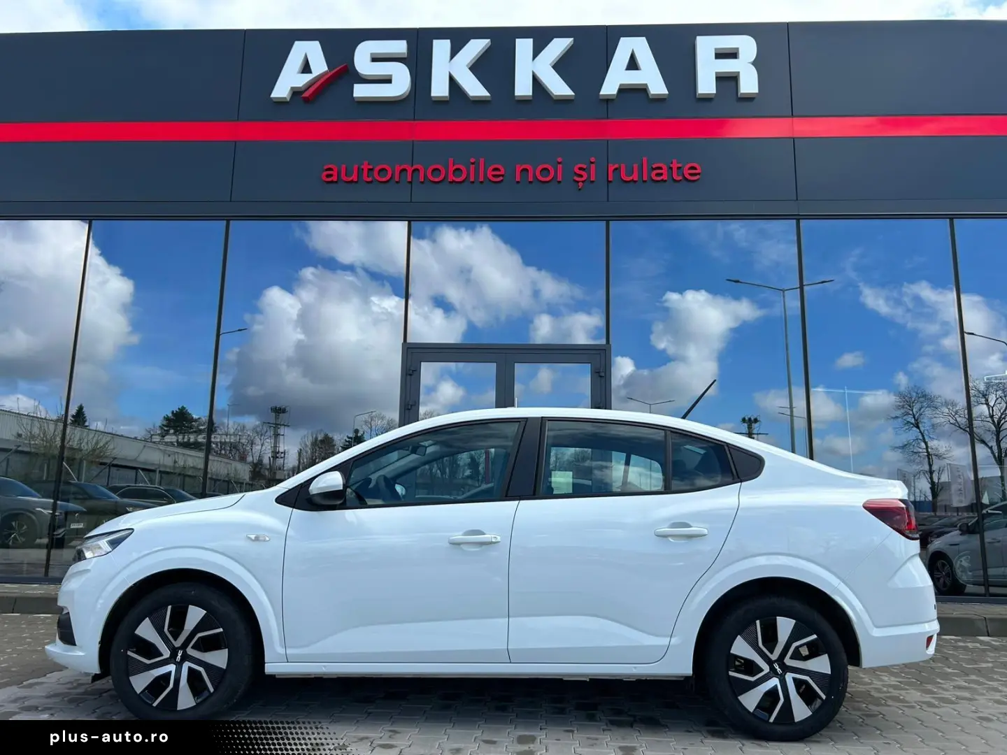 Dacia Logan ECO-G 100 MT6 Expression 2025