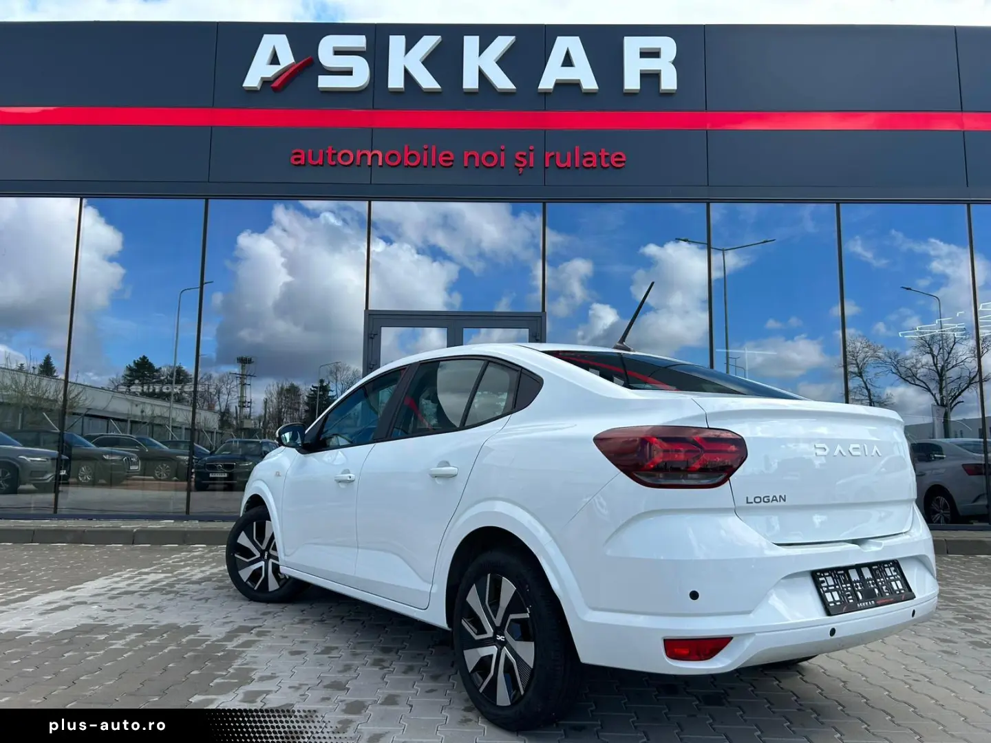 Dacia Logan ECO-G 100 MT6 Expression 2025