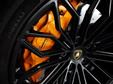 LAMBORGHINI Urus SE MY25   Carbon int   voll-ausstattung