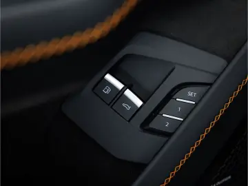 LAMBORGHINI Urus SE MY25   Carbon int   voll-ausstattung