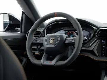 LAMBORGHINI Urus SE MY25   Carbon int   voll-ausstattung