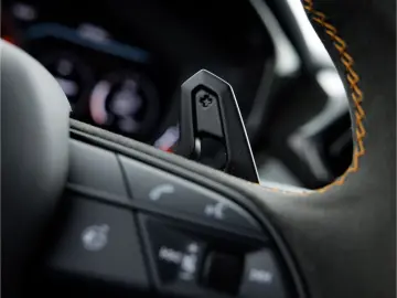 LAMBORGHINI Urus SE MY25   Carbon int   voll-ausstattung