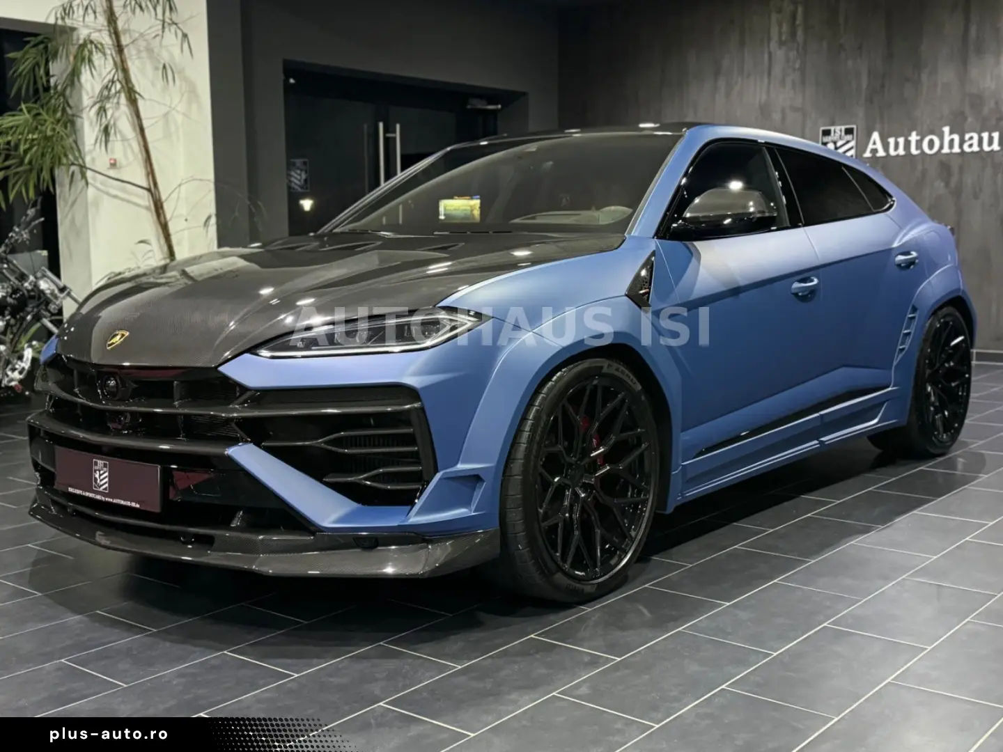 LAMBORGHINI Urus SE NOVITEC ESTESO WIDEBODY CARBON B&O 23