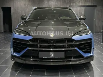 LAMBORGHINI Urus SE NOVITEC ESTESO WIDEBODY CARBON B&O 23
