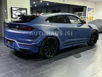 LAMBORGHINI Urus SE NOVITEC ESTESO WIDEBODY CARBON B&O 23