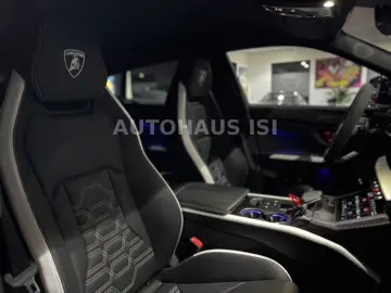 LAMBORGHINI Urus SE NOVITEC ESTESO WIDEBODY CARBON B&O 23