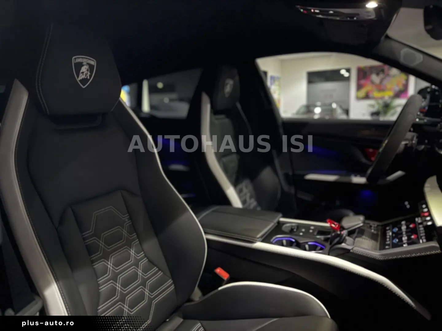 LAMBORGHINI Urus SE NOVITEC ESTESO WIDEBODY CARBON B&O 23