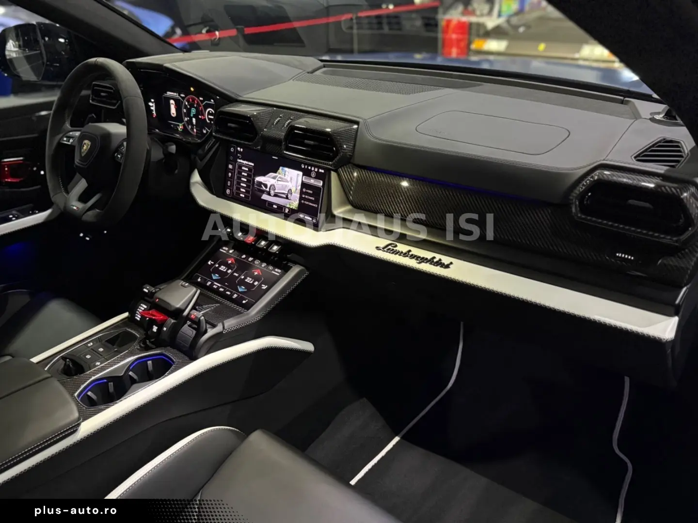 LAMBORGHINI Urus SE NOVITEC ESTESO WIDEBODY CARBON B&O 23