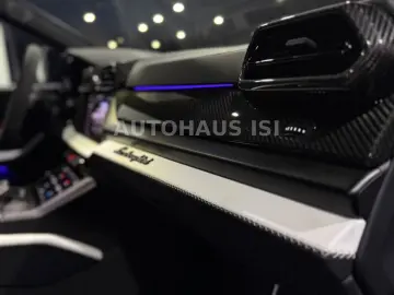 LAMBORGHINI Urus SE NOVITEC ESTESO WIDEBODY CARBON B&O 23