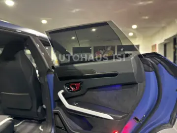 LAMBORGHINI Urus SE NOVITEC ESTESO WIDEBODY CARBON B&O 23