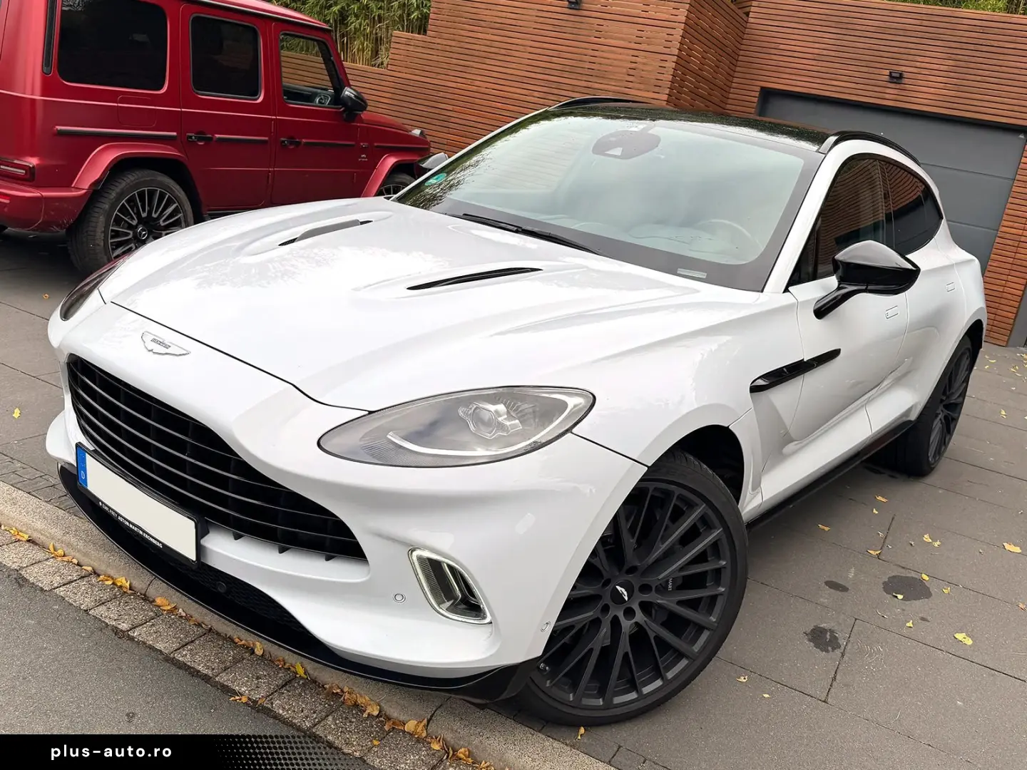 ASTON MARTIN DBX 550 Black Pack Panorama