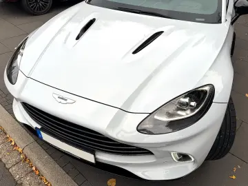 ASTON MARTIN DBX 550 Black Pack Panorama