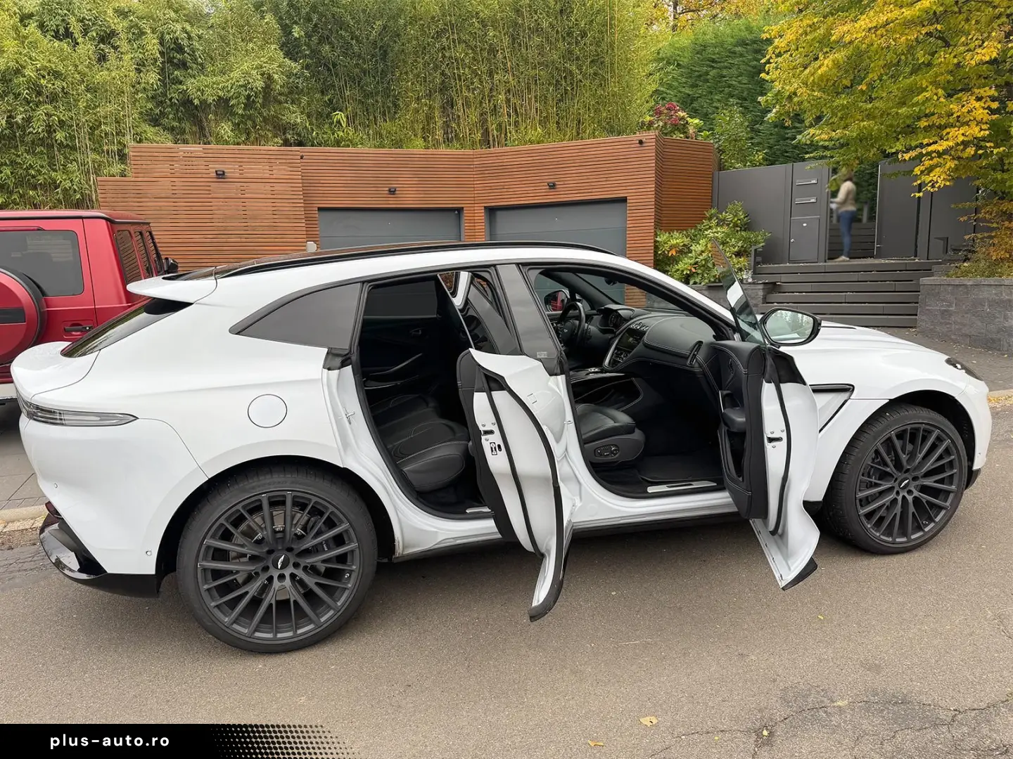 ASTON MARTIN DBX 550 Black Pack Panorama