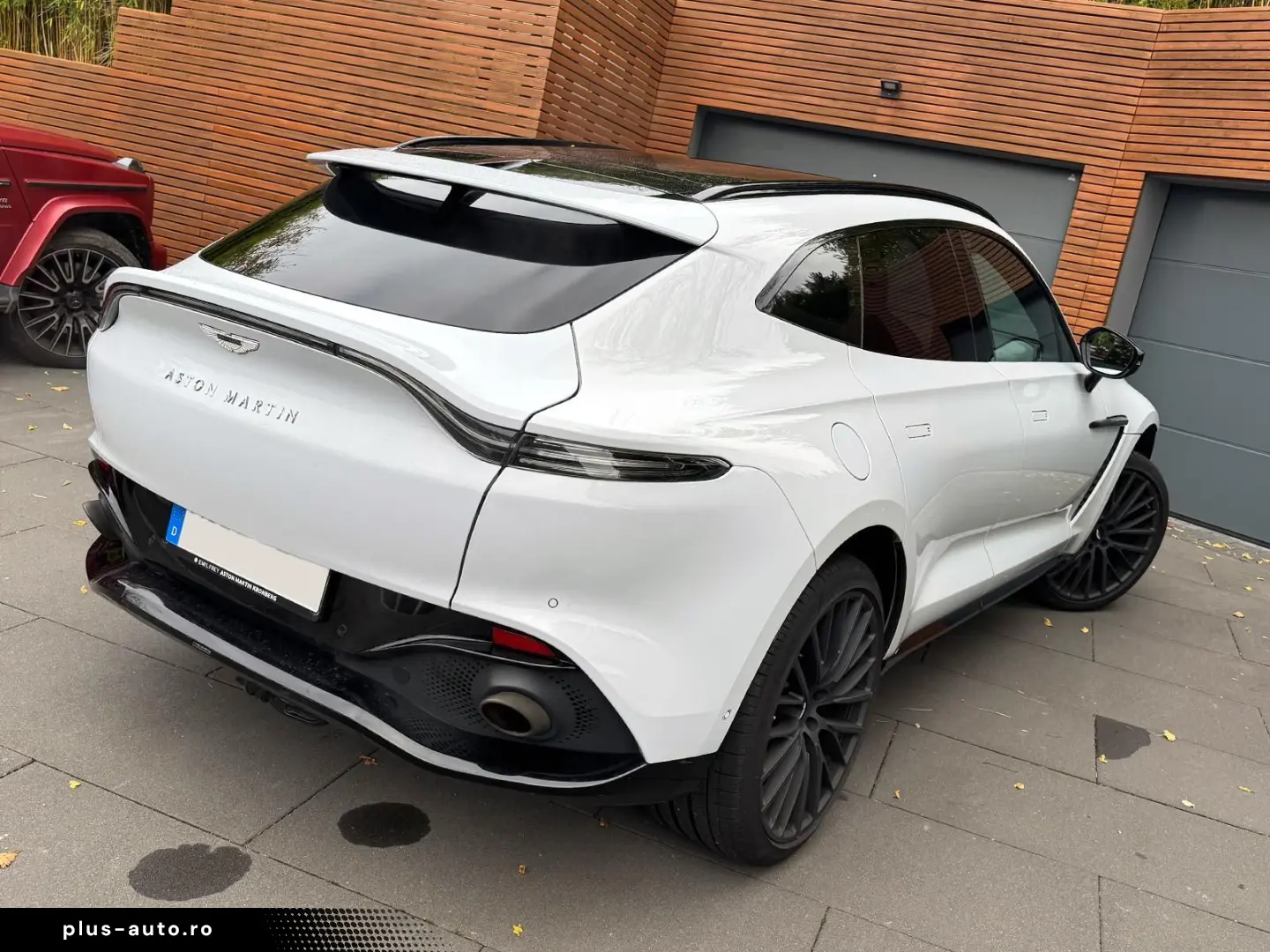 ASTON MARTIN DBX 550 Black Pack Panorama
