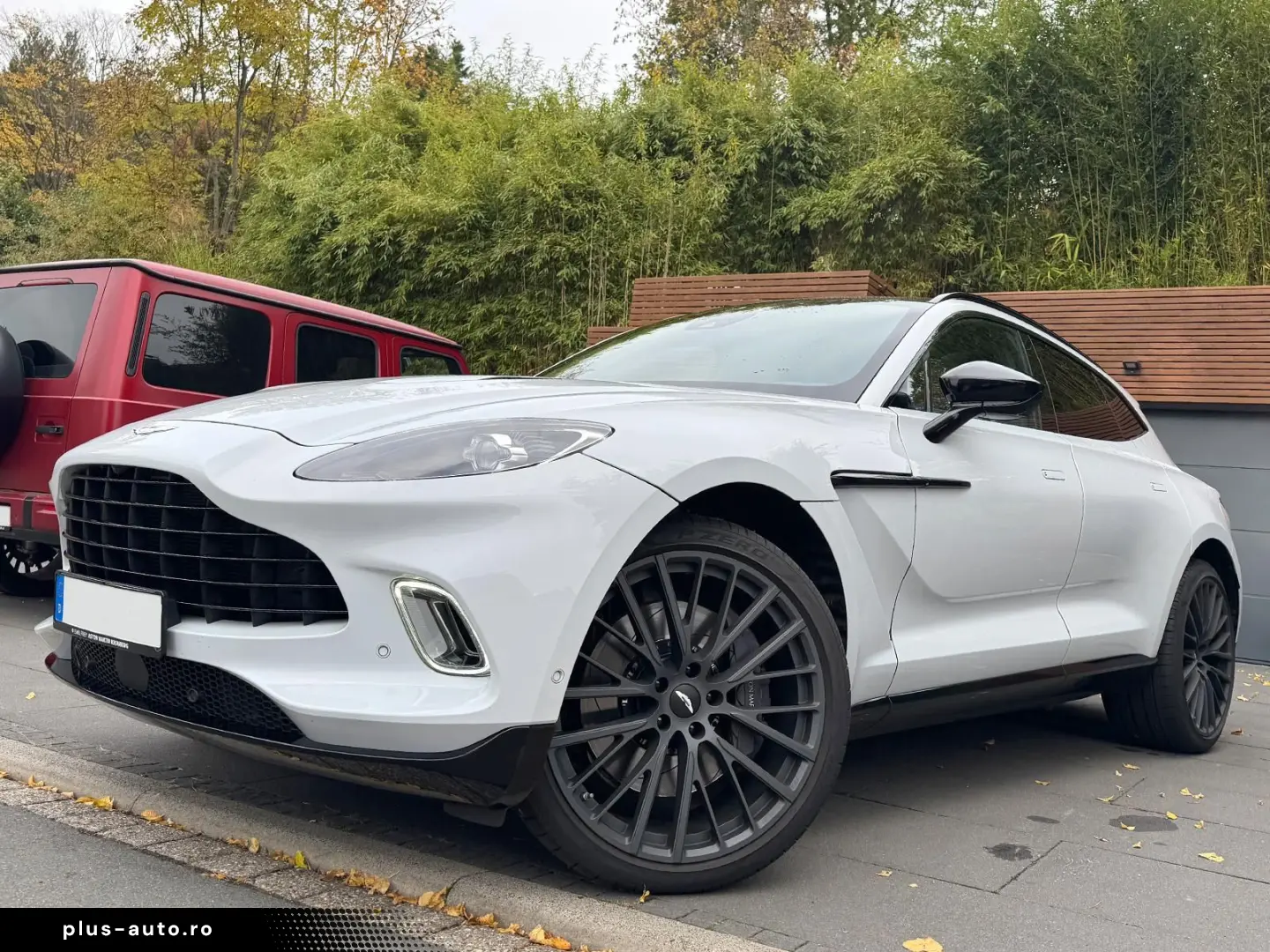 ASTON MARTIN DBX 550 Black Pack Panorama