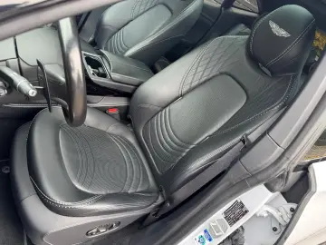 ASTON MARTIN DBX 550 Black Pack Panorama