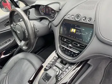 ASTON MARTIN DBX 550 Black Pack Panorama