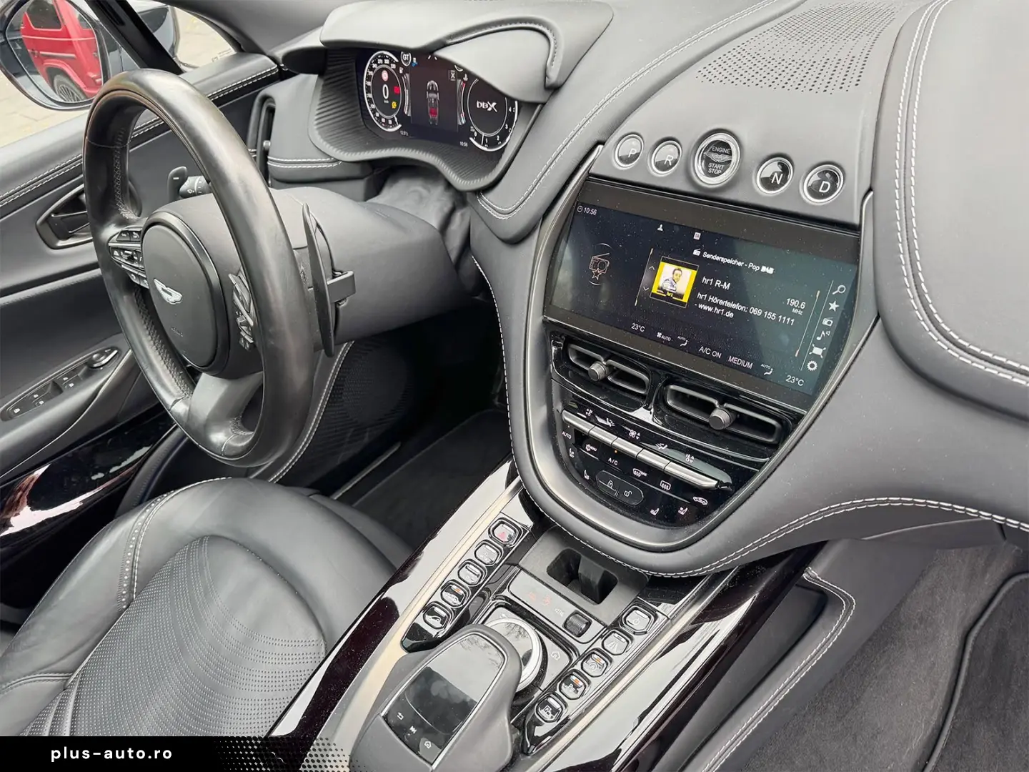 ASTON MARTIN DBX 550 Black Pack Panorama