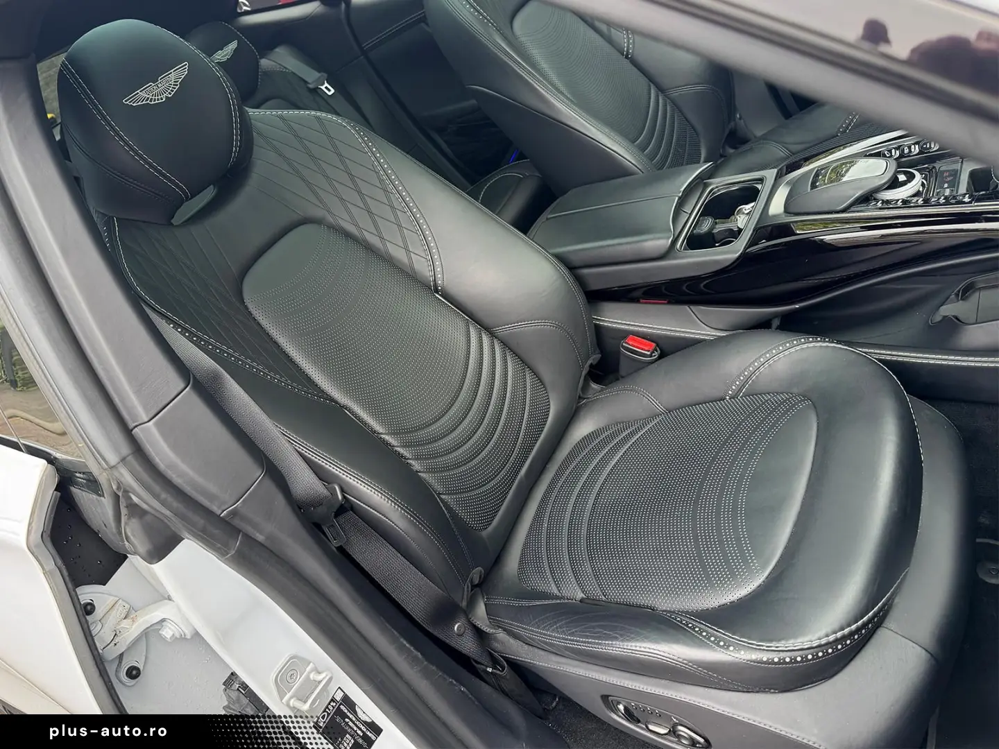 ASTON MARTIN DBX 550 Black Pack Panorama