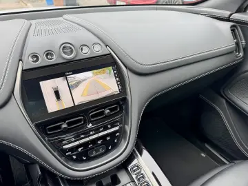 ASTON MARTIN DBX 550 Black Pack Panorama