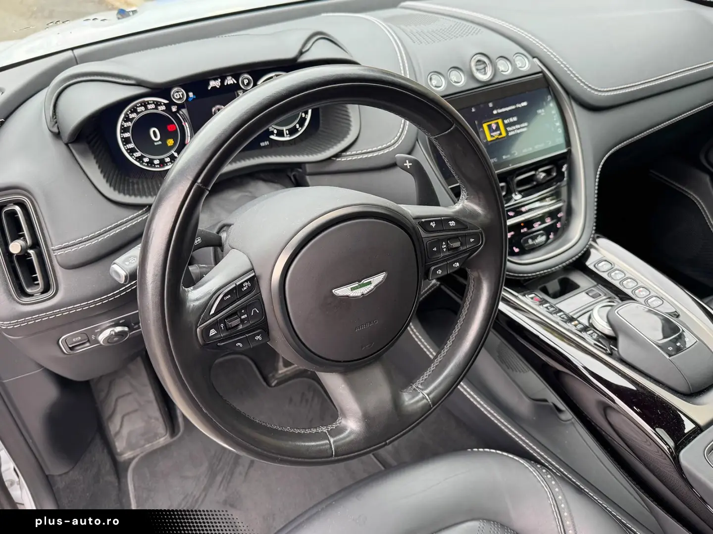 ASTON MARTIN DBX 550 Black Pack Panorama