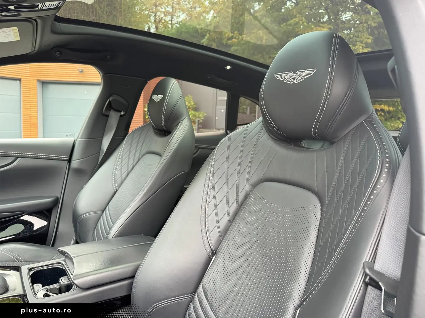 ASTON MARTIN DBX 550 Black Pack Panorama