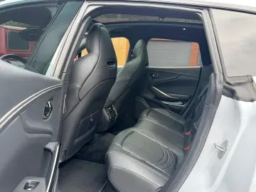 ASTON MARTIN DBX 550 Black Pack Panorama