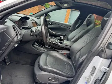 ASTON MARTIN DBX 550 Black Pack Panorama