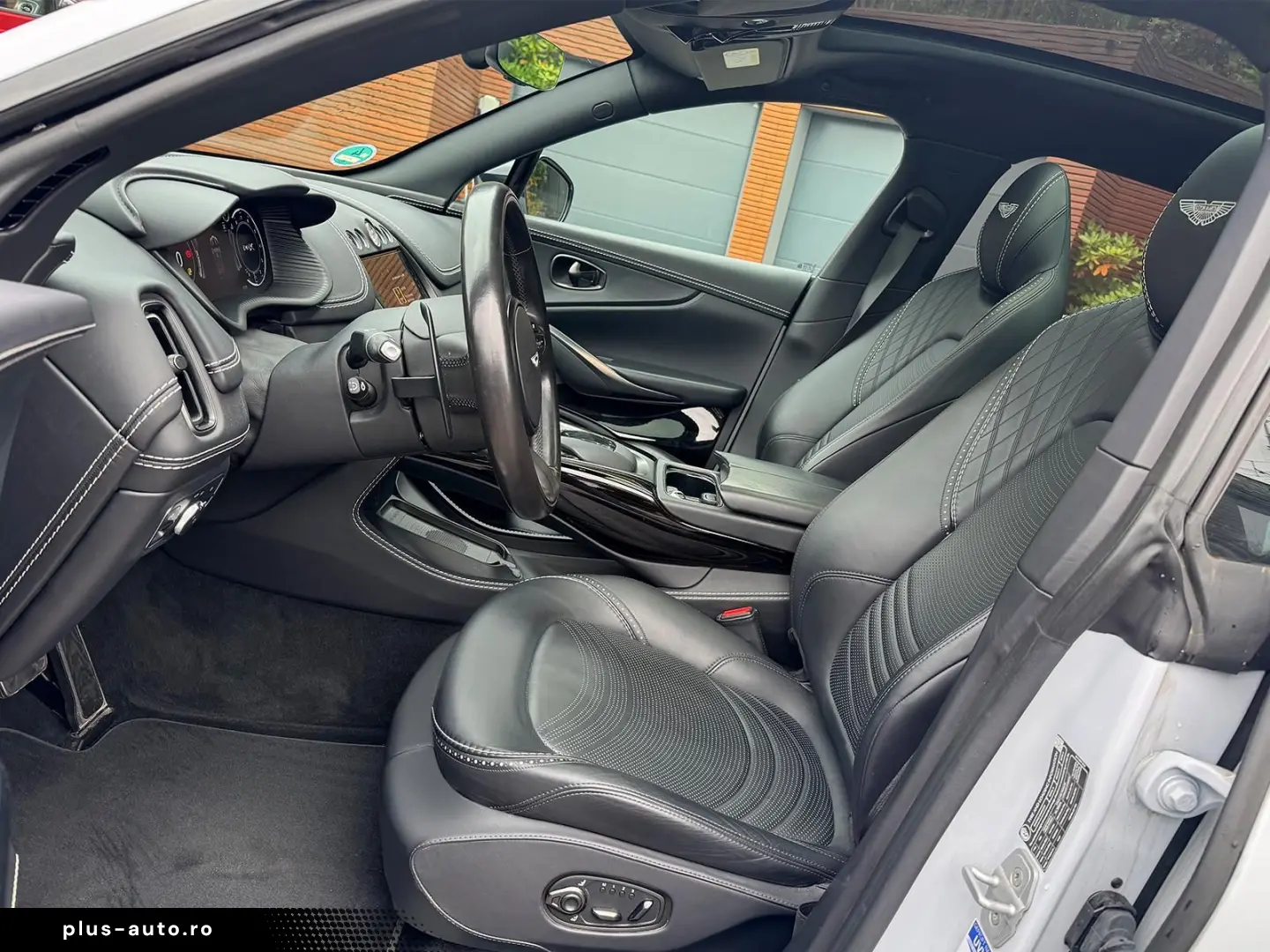 ASTON MARTIN DBX 550 Black Pack Panorama