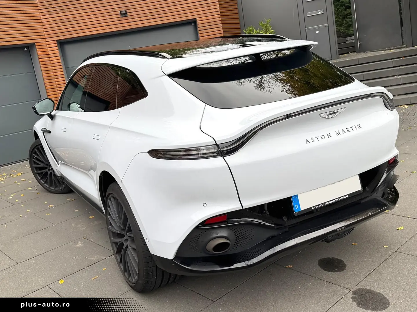 ASTON MARTIN DBX 550 Black Pack Panorama