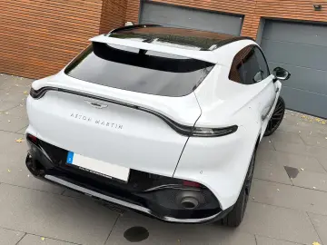 ASTON MARTIN DBX 550 Black Pack Panorama