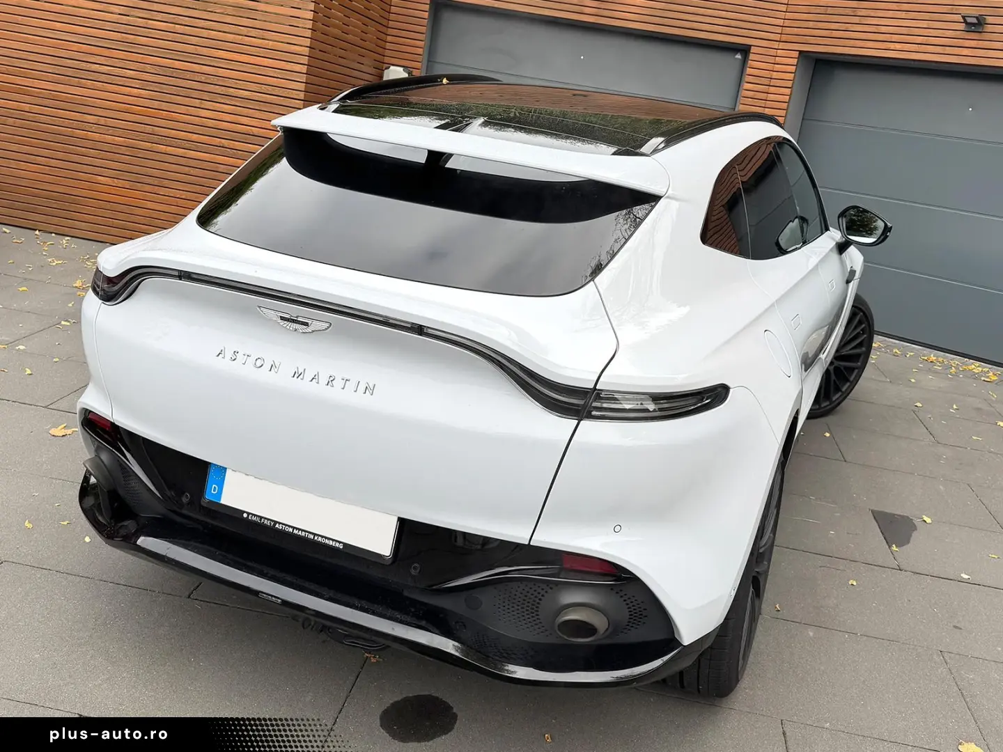 ASTON MARTIN DBX 550 Black Pack Panorama