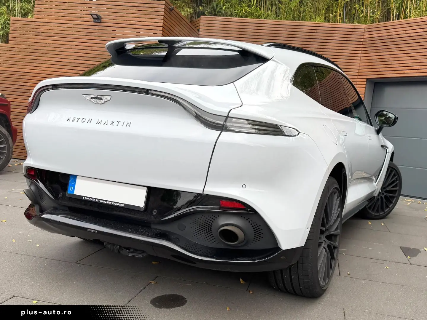 ASTON MARTIN DBX 550 Black Pack Panorama